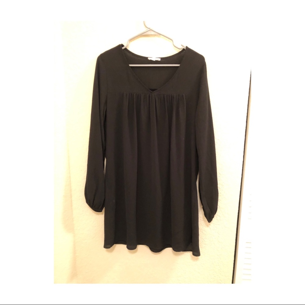 Black long-sleeves dress